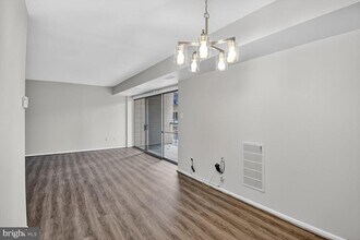 7505 Riverdale Rd in New Carrollton, MD - Building Photo - Building Photo