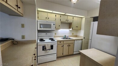 8151 S Woods Cir in Ft. Myers, FL - Building Photo - Building Photo