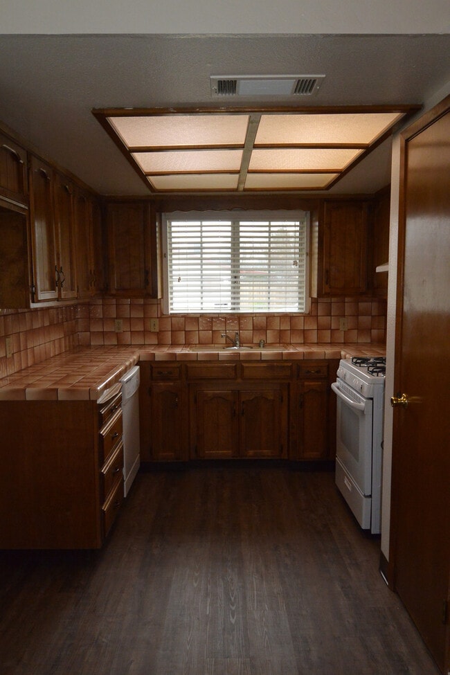 1509 S Noyes St in Visalia, CA - Building Photo - Building Photo