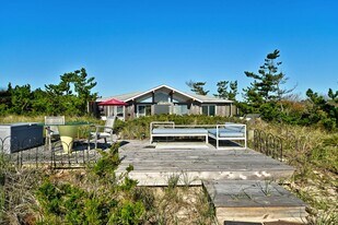 323 Marine Blvd in Amagansett, NY - Building Photo