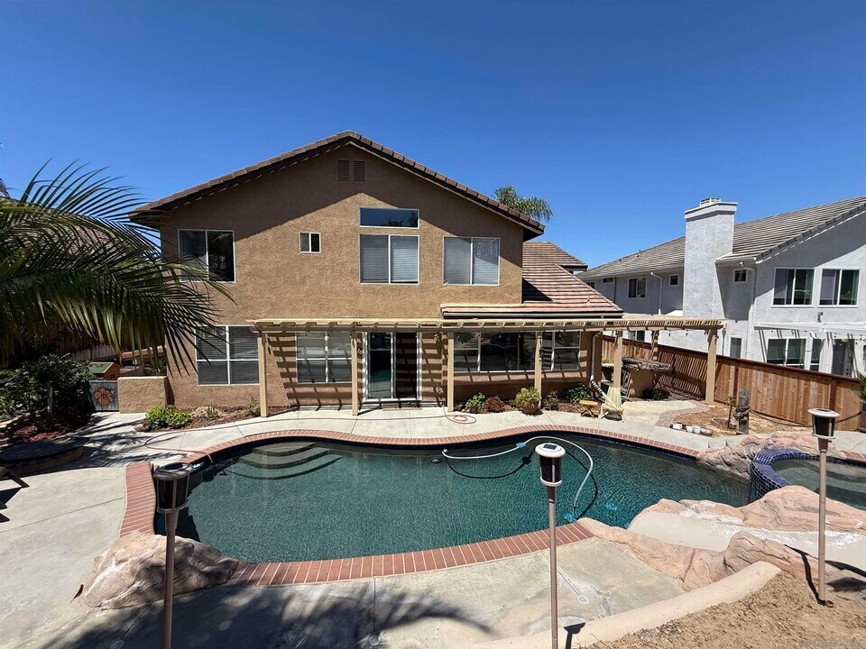 5006 Palmera Dr in Oceanside, CA - Foto de edificio