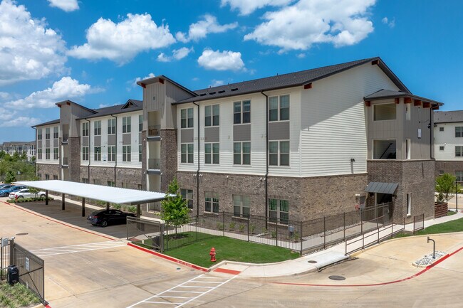 Birchway Denton (TX) in Denton, TX - Foto de edificio - Building Photo