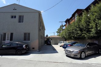 313 S Cochran Ave in Los Angeles, CA - Foto de edificio - Building Photo