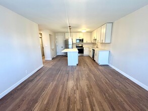 2600 E Kenwood Blvd in Milwaukee, WI - Foto de edificio - Interior Photo