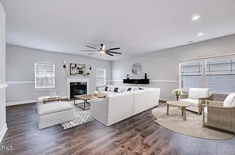 Room in House on Boomer St in Benson, NC - Foto de edificio - Building Photo