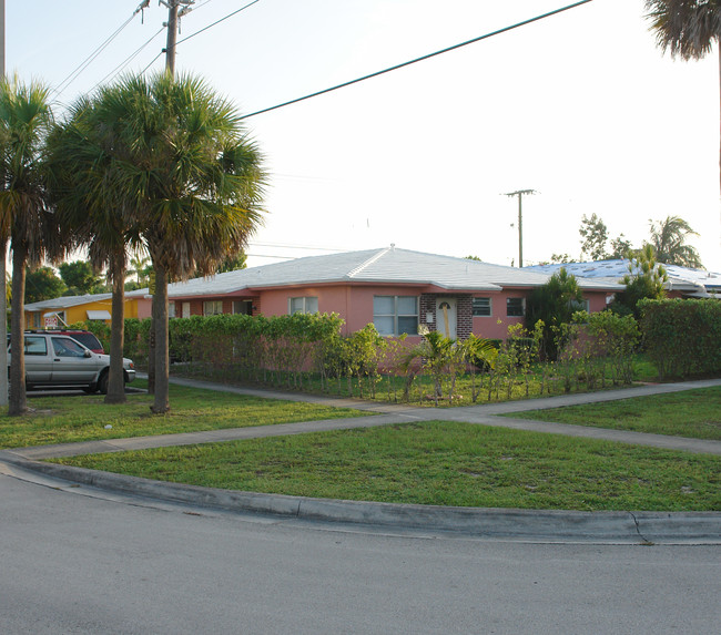 17425 20th Ave in Miami, FL - Foto de edificio - Building Photo