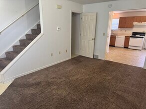 1303 1st St, Unit D in De Witt, IA - Building Photo - Building Photo