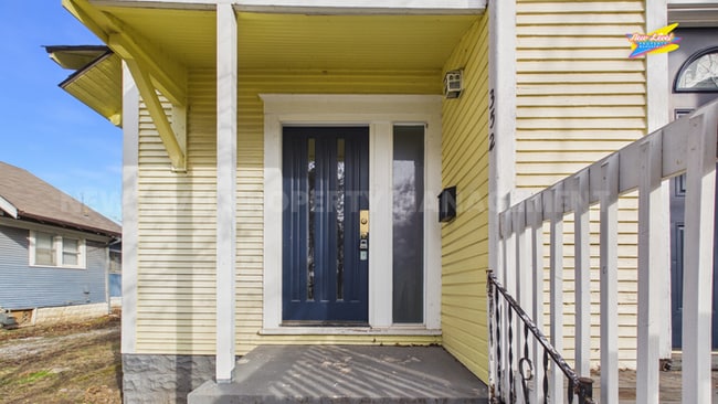property at 352 N Holyoke Pl
