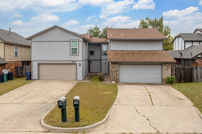 9000 N Roxbury Ter in Oklahoma City, OK - Building Photo - Building Photo