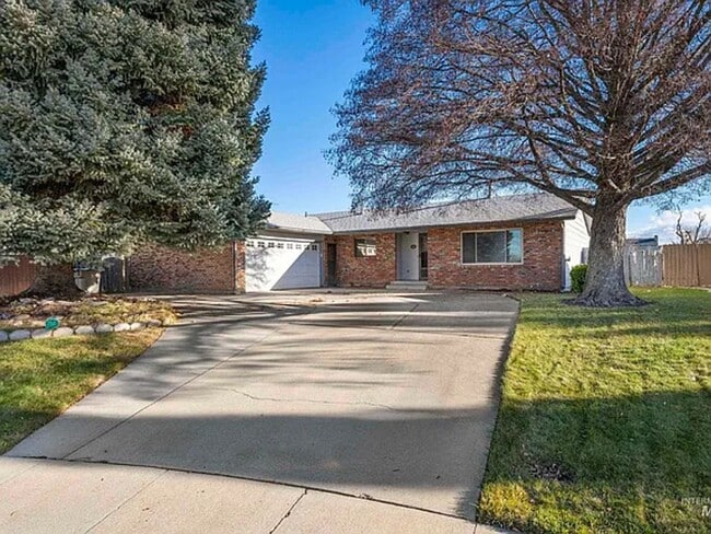 property at 80 S Heather Dr