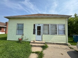622 E Maple St in Scott City, MO - Building Photo