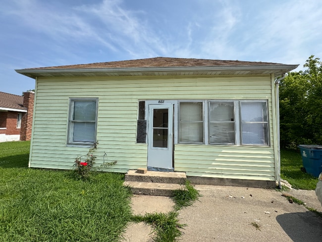 property at 622 E Maple St