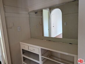 259 S Harvard Blvd in Los Angeles, CA - Foto de edificio - Building Photo