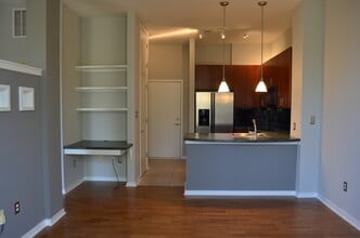 2125 Southend Dr, Unit 331 in Charlotte, NC - Foto de edificio - Building Photo