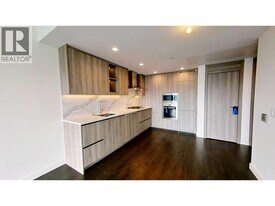 4880 Lougheed Hwy. in Burnaby, BC - Building Photo