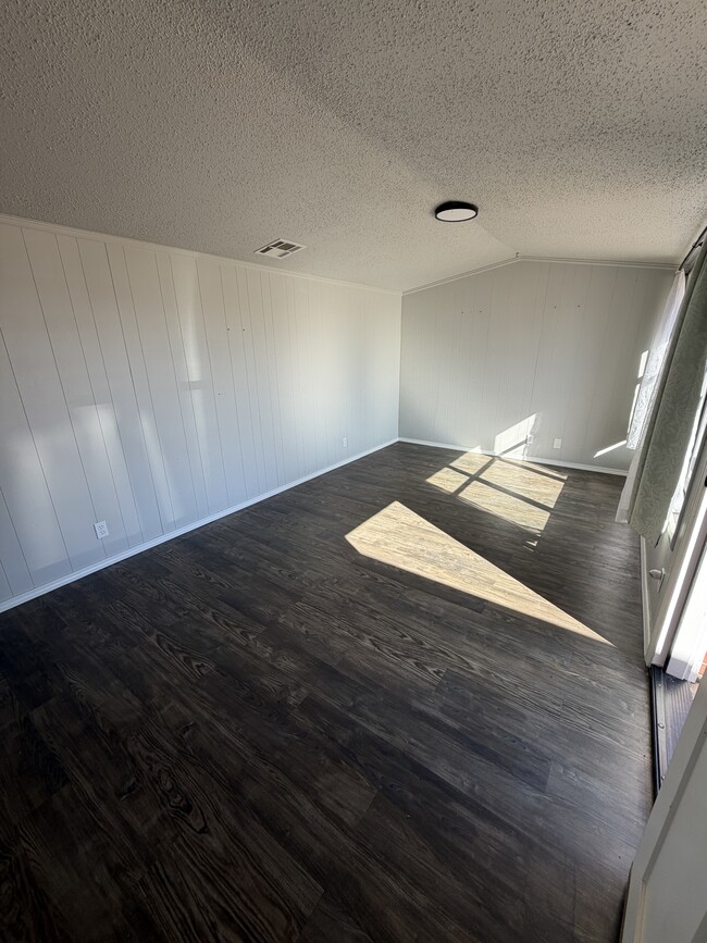 7521 NW 28th St in Bethany, OK - Building Photo - Building Photo