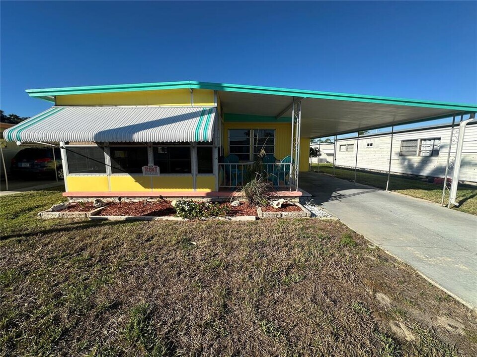 115 Rachel Dr in Tarpon Springs, FL - Foto de edificio