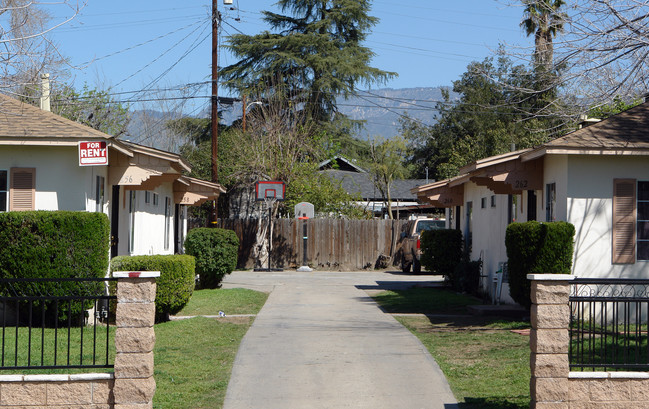 254 E 11th St in San Bernardino, CA - Foto de edificio - Building Photo