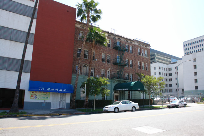 610 S Kenmore Ave in Los Angeles, CA - Foto de edificio - Building Photo