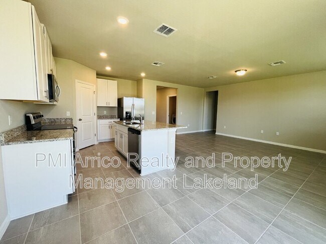 1061 Oak Vly Dr in Auburndale, FL - Building Photo - Building Photo