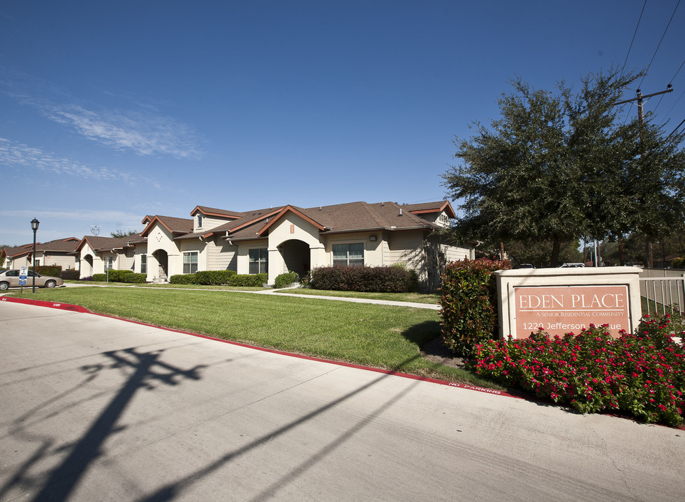 Eden Place Apartments in Seguin, TX - Foto de edificio