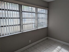 10224 Twin Lakes Dr in Coral Springs, FL - Building Photo - Building Photo