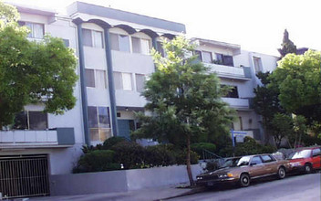 Villa Rodney Apartments in Los Angeles, CA - Foto de edificio - Building Photo