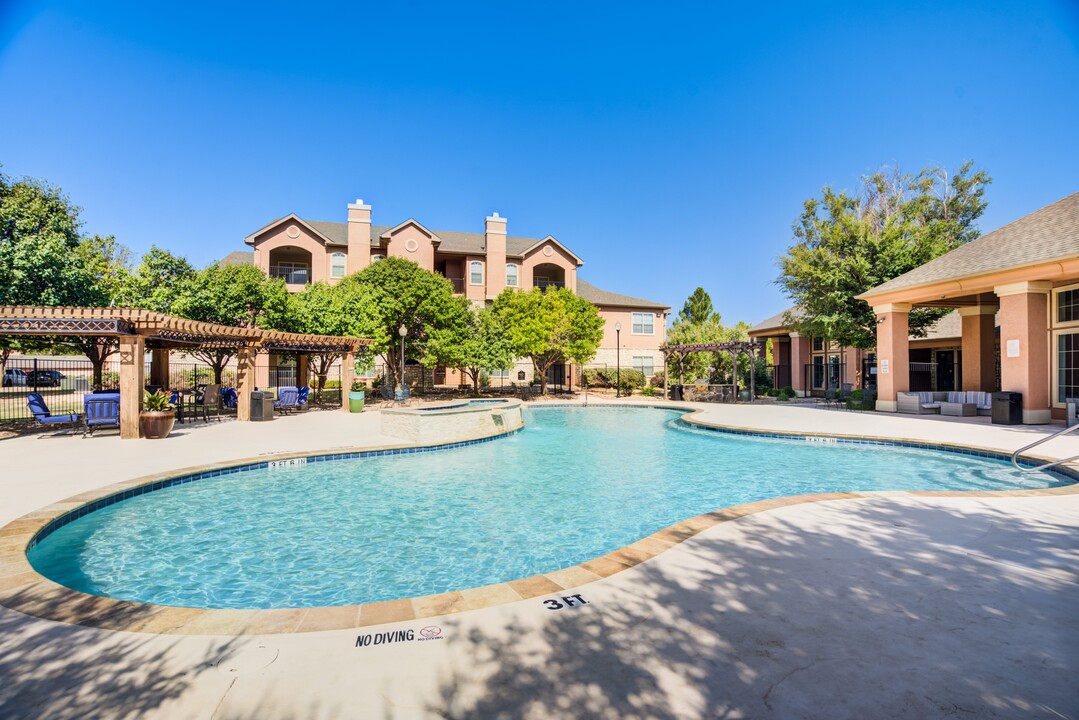 Dakota Arms Apartments in Lubbock, TX - Building Photo