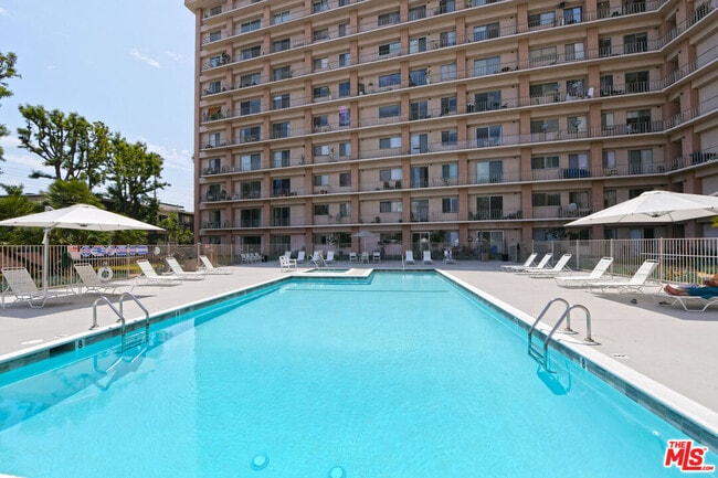 property at 100 S Doheny Dr