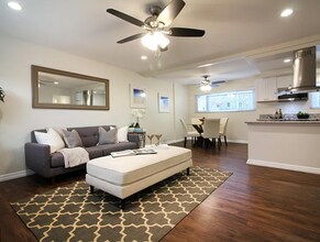 1322 Amethyst St, Unit Unit C in Redondo Beach, CA - Building Photo - Building Photo