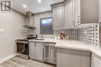 164 Ellington Dr in Toronto, ON - Building Photo - Building Photo