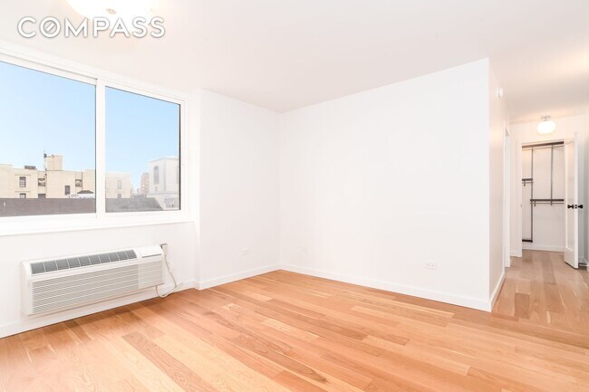 60 Henry St-Unit -7-E in New York, NY - Building Photo - Building Photo