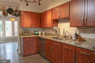 1063 Nicklaus Ct, Unit North Bedroom in Herndon, VA - Building Photo - Building Photo