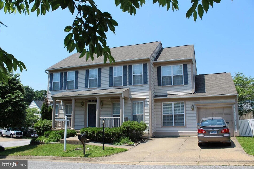 3238 Mountain Laurel Loop in Dumfries, VA - Building Photo