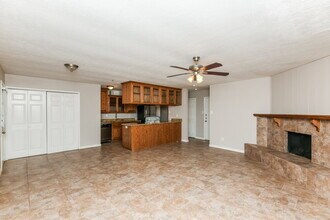 6901 Glenwood Dr in North Richland Hills, TX - Foto de edificio - Building Photo