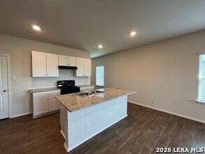 465 Middle Grn Lp in Floresville, TX - Building Photo - Building Photo