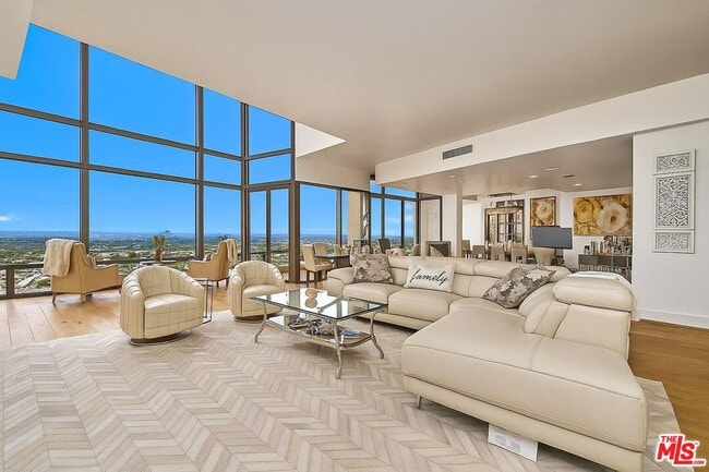 4337 Marina City Dr in Marina Del Rey, CA - Foto de edificio - Building Photo