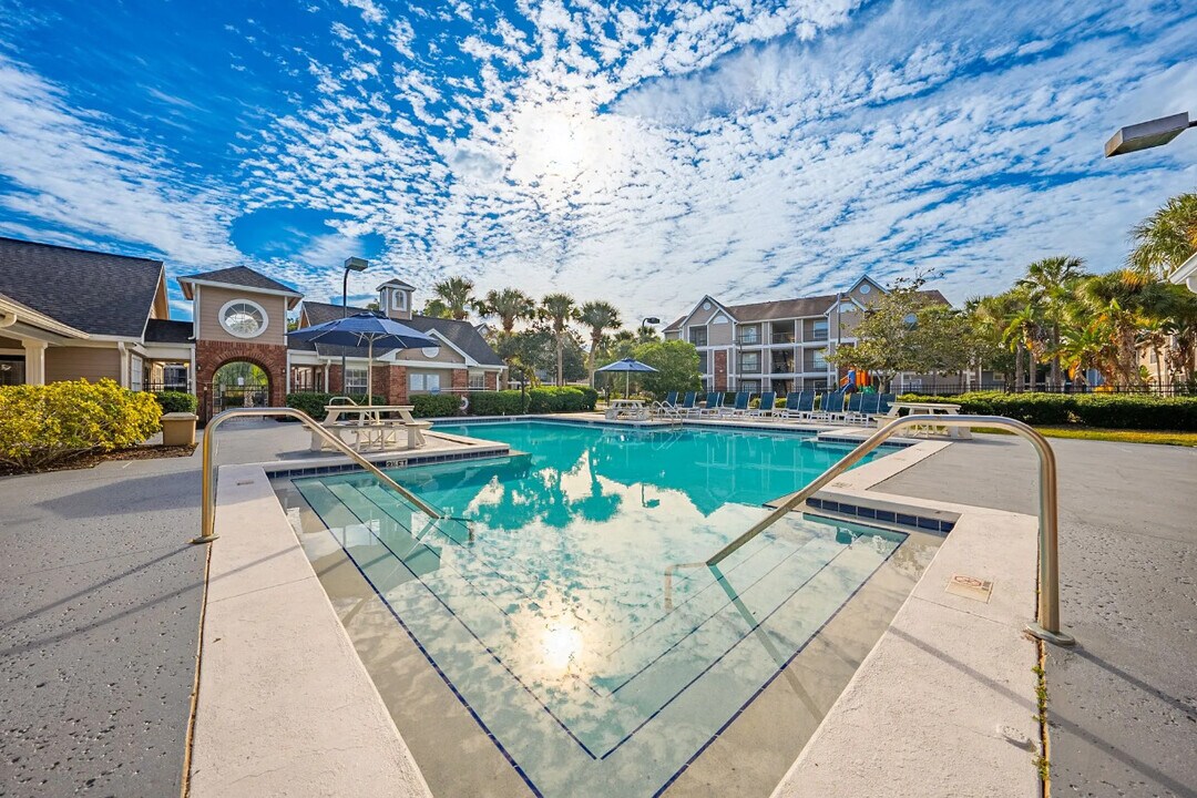 Laguna Place in Kissimmee, FL - Foto de edificio