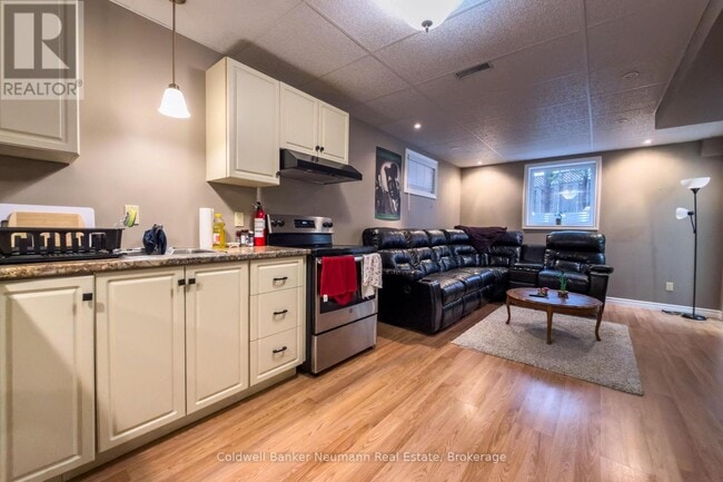 property at 19 Peachtree Crescent