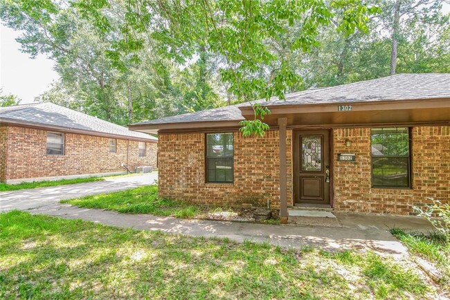 property at 1302 Houston St