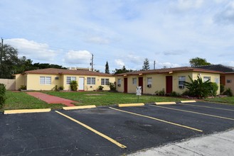 1747 Funston in Hollywood, FL - Building Photo - Building Photo