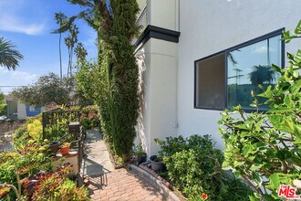 1301 Angelus Ave in Los Angeles, CA - Building Photo - Building Photo