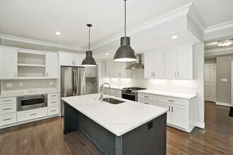 517 Great Falls St in Falls Church, VA - Building Photo - Building Photo