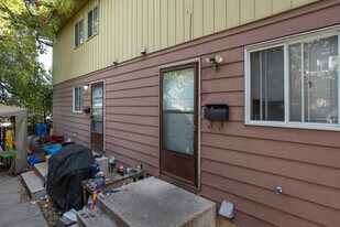 204 Sabrina Way SW in Calgary, AB - Building Photo