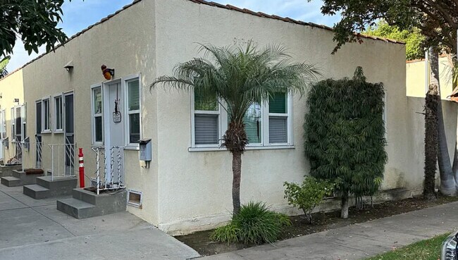 Grand Avenue Apartments in Long Beach, CA - Foto de edificio - Building Photo