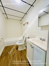 230 Mystic Lake Dr N in St. Petersburg, FL - Building Photo - Building Photo
