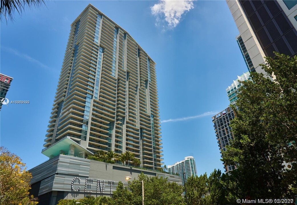 88 SW 7th St, Unit 2505 in Miami, FL - Building Photo