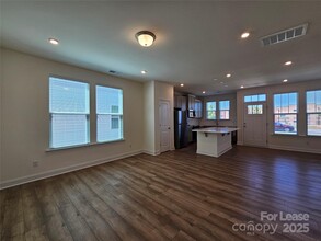 1027 S Point Rd in Belmont, NC - Building Photo - Building Photo