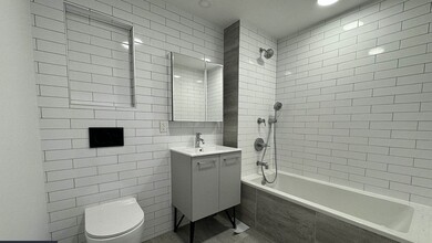 375 Grove St, Unit 3B in Brooklyn, NY - Foto de edificio - Building Photo