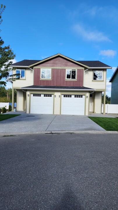 15608 View Dr Ct SE-Unit -15608B View Dr SE (Lot 14) in Yelm, WA - Building Photo